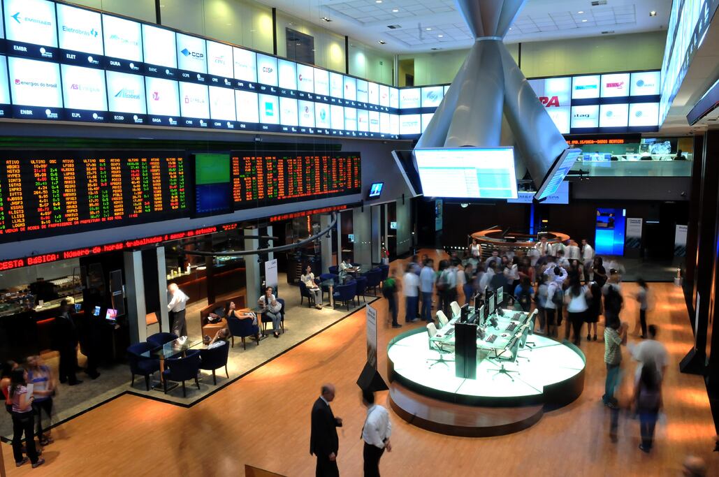 Investidores terminam semana otimistas