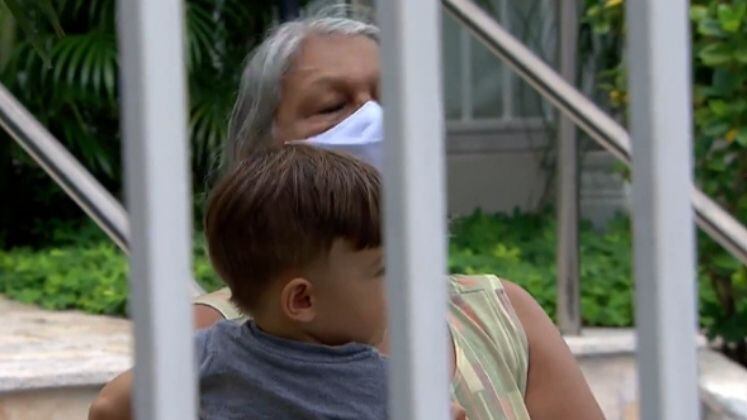 De acordo com testemunhas, a única tela do apartamento que não foi trocada, foi a que Valentim caiu. O delegado informou que se o pai for responsabilizado pela morte do filho, pode receber o perdão judicial dos promotores, pois a perda de Valentim equivale a punição.

Acompanhe esse e outros casos no Cidade Alerta de segunda a sexta-feira, às 16h45; e aos sábados, às 17h, na tela da Record TV.



