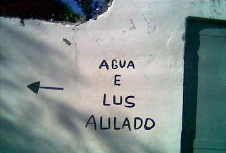 Aqui três pérolas. A palavra agua (o correto é água), lus (luz) e a criação aulado (ao lado)