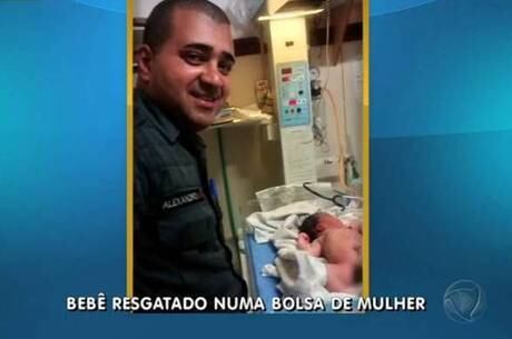 O cabo Alexandro dos Santos levou o bebê para um hospital