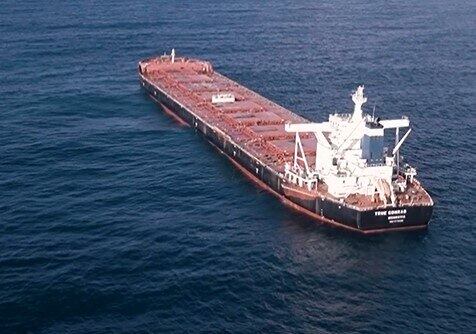 Embarcação teve a viagem interrompida para reparos