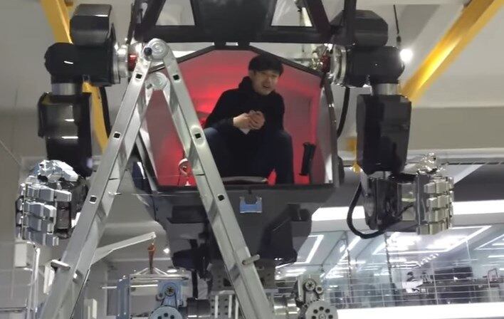 Muito maneiro, não é mesmo? Olha a cara de felicidade do "piloto"