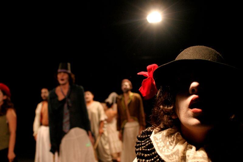 Cena de "Terror e Miséria no Novo Mundo" da Cia. Antropofágica