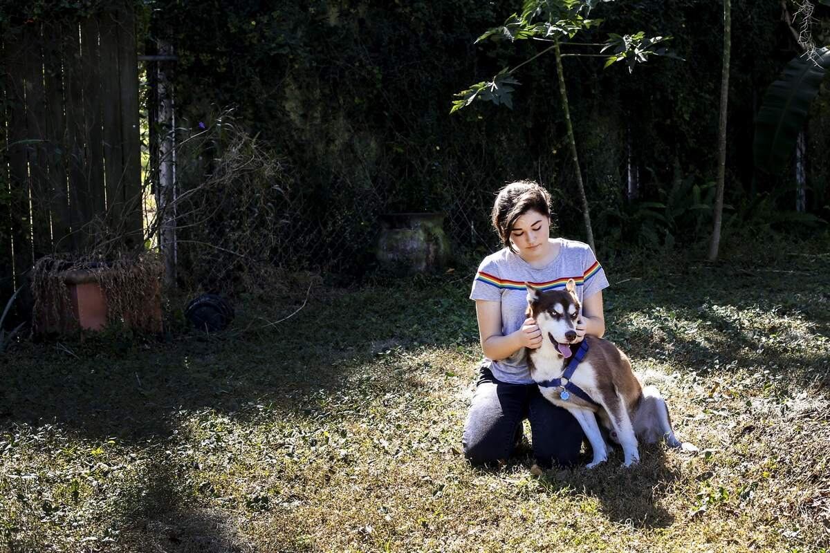 Um veterinário local removeu o chip de identificação de Sinatra, como ele é chamado, mas não conseguiu recuperar muita coisa. Apenas o nome "Willis Les" como possível proprietário e um número de telefone com um dígito errado