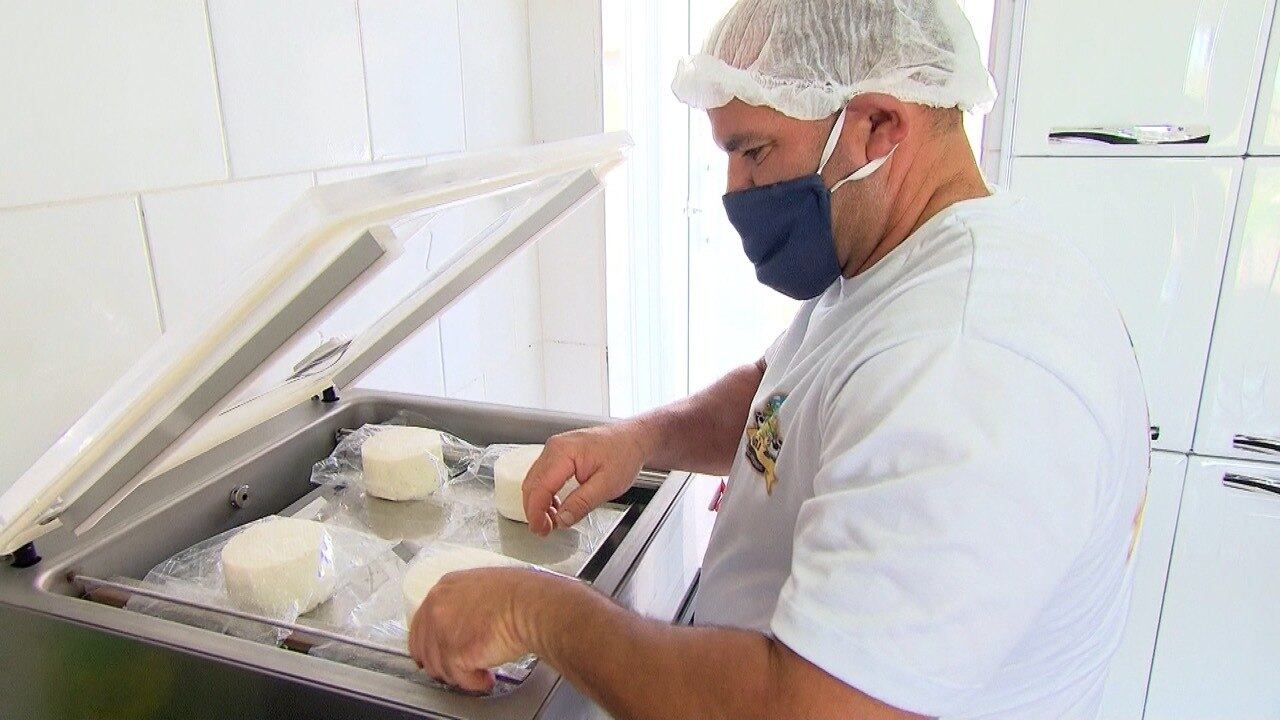Brasileiros enfrentam o coronavírus para produzir e distribuir alimentos