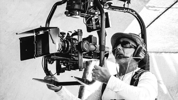 As fotos em preto e branco também fazem parte do repertório do ator: "Acho superlegal para dar uma variada. Uma coisa que eu gosto de fazer é tirar fotos dos 'câmeras' e do pessoal da produção. É interessante mostrar esse lado também através do olhar de quem está esperando para entrar em cena." 
