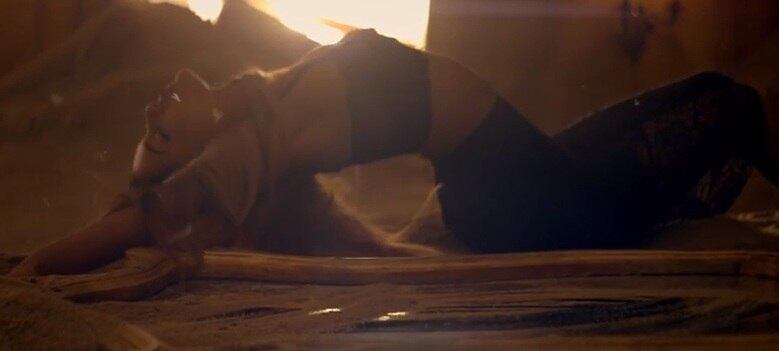 Ariana Grande abusa da sensualidade em clipe de Love Me Harder, novo single