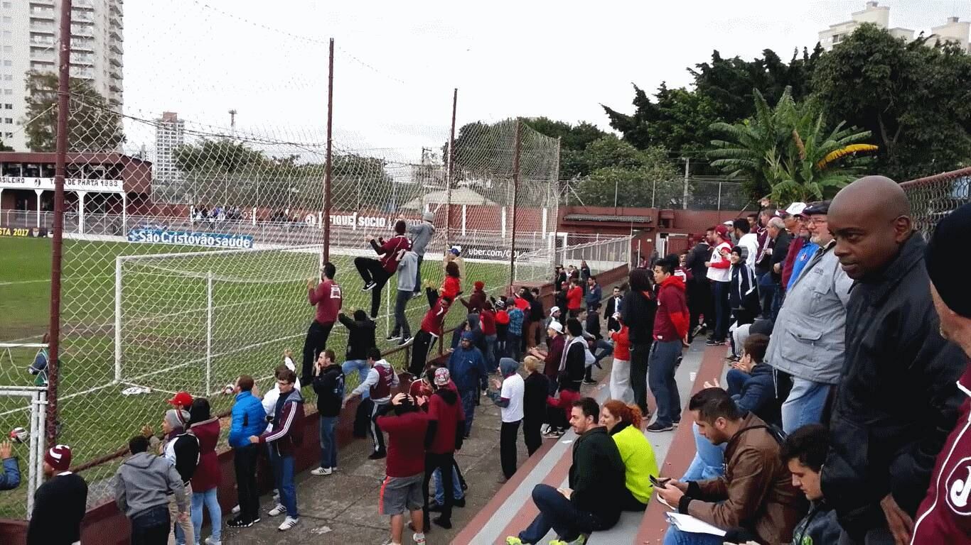 Torcedores do Moleque Travesso incentivaram o time até o final