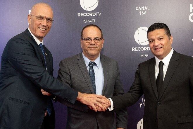 Yossi Shelley, Embaixador de Israel no Brasil; Ayoob Kara, Ministro das Comunicações de Israel; e Marcelo Cardoso, CEO da Record TV Internacional
