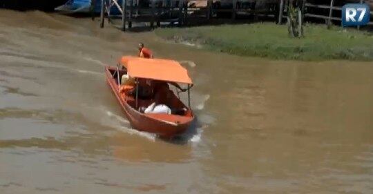 A embarcação foi alugada pelo Sindicato dos Servidores Públicos do Amapá, que, segundo o corpo de bombeiros, não repassou nenhuma lista de passageiros