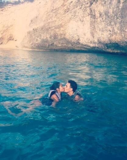 É muito amor entre eles! As fotos revelando momentos de carinho entre o casal rolam soltas nas redes sociais dos pombinhos 