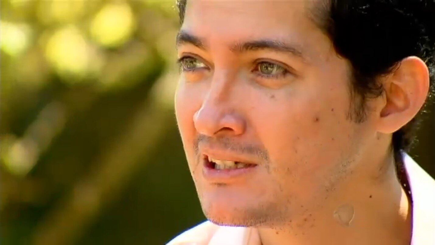 De acordo com Alex, Dina tentou resolver o problema de vazamento de gás diretamente com o proprietário.  — Ela ligava para o cara resolver esse negócio do gás e o cara não atendia. Ele ainda conta que o aluguel do apartamento foi facilitado pelo dono.
— Ela alugou e ninguém sabia que tinham acontecido essas mortes. Se ela soubesse, não iria alugar. [...] Não pediram nem depósito, nem nada. Pediram só R$ 700 para entrar lá e se mudar logo. Por isso que ela alugou rápido 