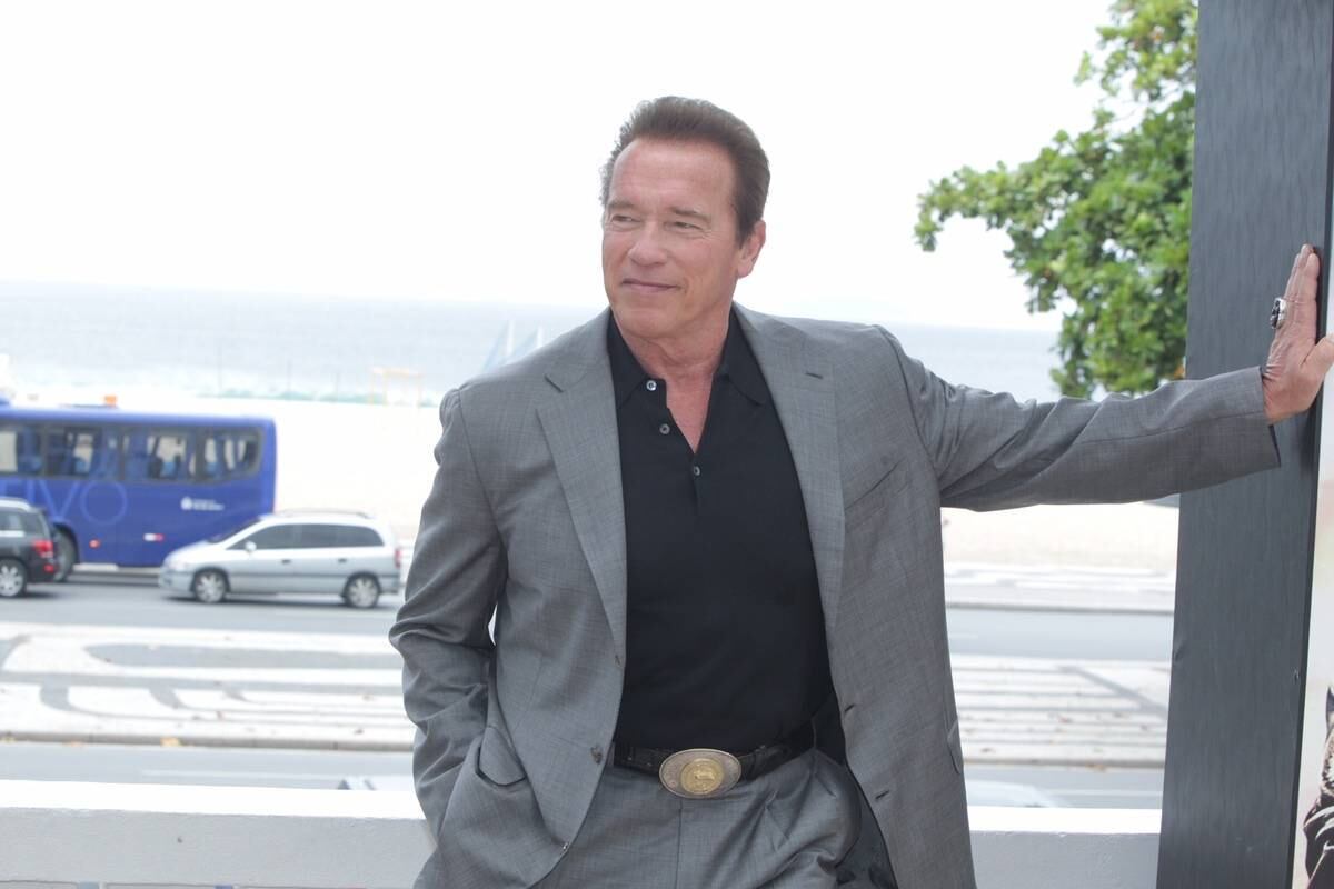 Em O Exterminador do Futuro: Gênesis, Schwarzenegger é uma máquina diferente e agora ajudará a salvar a humanidade.

— O convívio com a sociedade deixou a máquina mais humana, mas ele ainda não consegue sorrir. Ele mostra os dentes às vezes e parece um cavalo. [risos] Mas sorrir não é isso, porque o sorriso vem do coração. Nós, humanos, sorrimos com o coração, mas uma máquina nunca vai fazer isso



