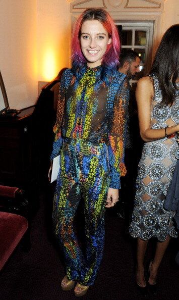 Chloe Norgaard apostou em muitas cores para seu look e acabou deixando o resultado final um pouco confuso