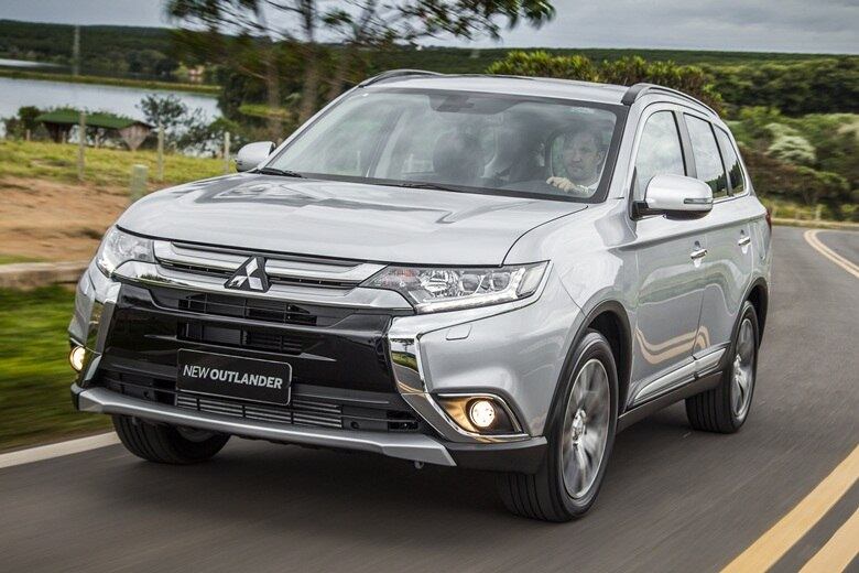 A Mitsubishi informou que o trajeto foi feito em
condições normais de uso, com ultrapassagens, parando em pedágios e respeitando
o limite de velocidade das rodovias