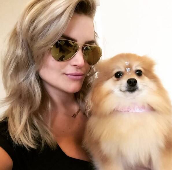 Em seu perfil do Instagram Thaiz compartilha diversos momentos com a pet 
