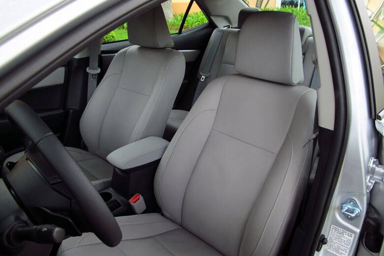 Por dentro, a maior evolução do novo Corolla é o espaço — que era um ponto negativo na geração anterior. Houve incremento de tamanho em todas as medidas e, agora, os passageiros vão confortáveis na frente e atrás. O sedã passa a ser um dos maiores da categoria, com 4,62 metros de comprimento (+ 8 cm), 1,77 m de largura (+ 8 cm) e 1,47 m de altura (- 5 cm), sem falar no entre-eixos, que passou de 2,60 m para 2,70 m (+ 10 cm).

Leia a avaliação completa

Saiba tudo sobre carros! Acesse R7.com/carros