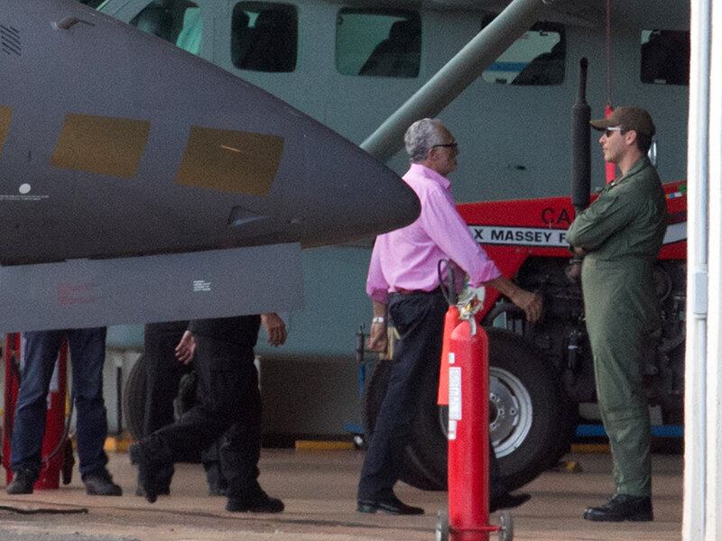 Transferido para o presídio da Papuda no dia seguinte, Genoino conseguiria autorização do ministro Joaquim Barbosa, presidente do STF, para fazer tratamento médico domiciliar ou hospitalar, depois de passar mal na cela que dividia com o ex-ministro-chefe da Casa Civil José Dirceu e o ex-tesoureiro do PT Delúbio Soares
