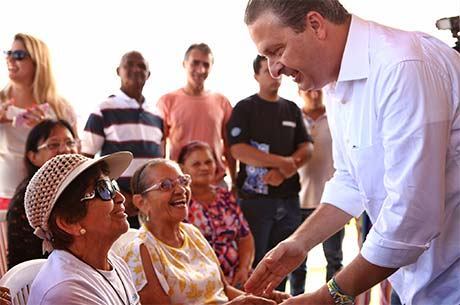 Eduardo Campos visitou hoje um "condomínio de idosos" na Paraíba