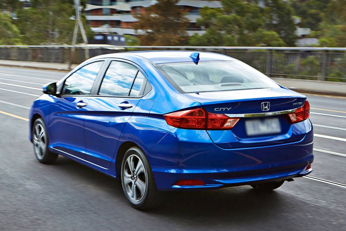 A Honda confirmou no Brasil a nova geração do City, que já está em produção na fábrica de Sumaré (SP) e chega às lojas
100% na segunda quinzena de setembro. São três versões e preços entre R$ 53.900 e R$ 69.000. Uma das maiores
novidades é o inédito câmbio automático tipo CVT. LEIA MAIS