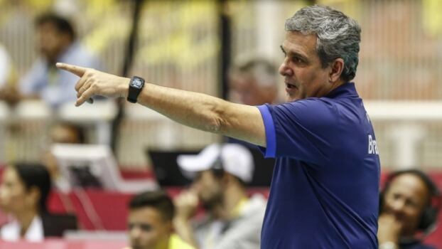 José Roberto Guimarães tentará o título mundial em outubro