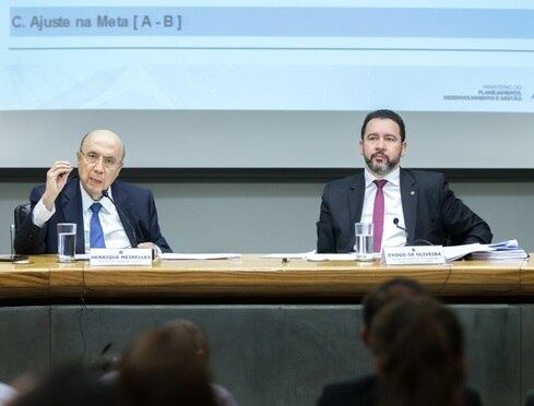 Queda da inflação frustou receitas, disse Meirelles