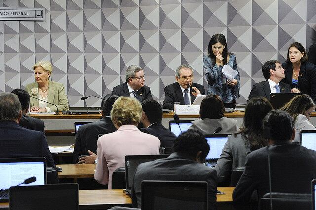 Processo de impeachment está sob relatoria de senador do PSDB