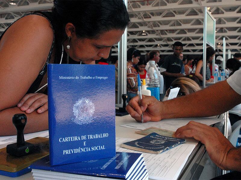 Maioria das vagas experiência mínima de seis meses em carteira de trabalho