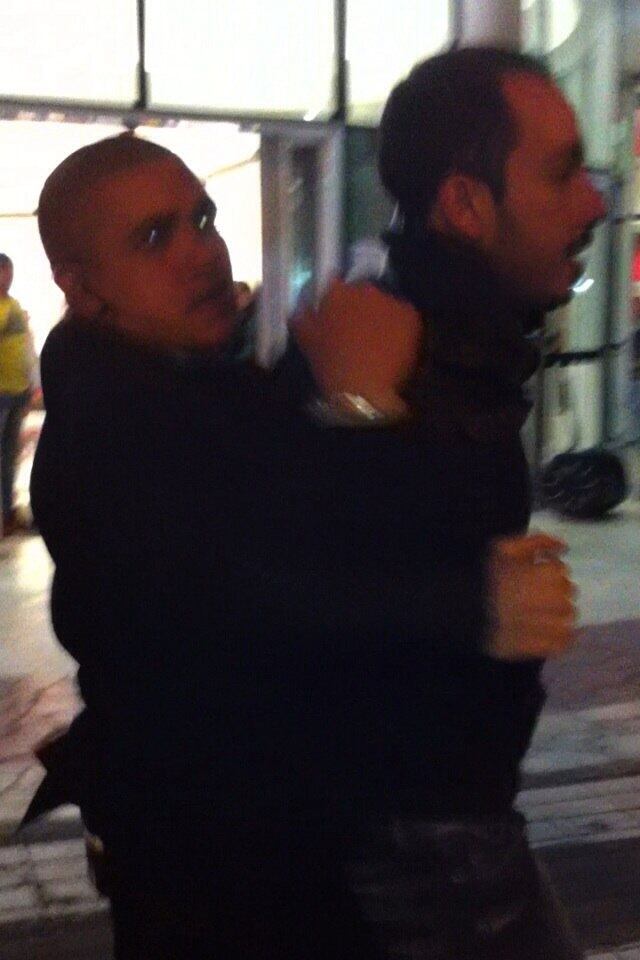 

Em
nota, o shopping explica que o fechamento do acesso de pedestres em uma de suas
portarias no dia da Parada se fez necessário “única e exclusivamente, para
preservar a integridade física dos frequentadores do centro de compras e evitar
danos ao patrimônio, face à ocorrência de tumultos na área externa ao
empreendimento, quando da dispersão da Parada”


