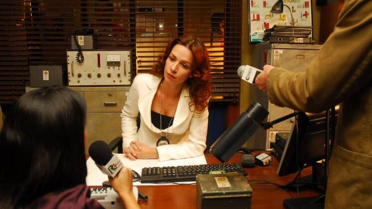 Há uma passagem de tempo e Catarina é nomeada para uma delegacia problemática, em uma região conflagrada. O delegado anterior foi assassinado e até então não se descobriram os criminosos. Entre os investigadores da delegacia está Romero, transferido para ali alguns meses antes. E um estranho e misterioso policial, Leandro (Heitor Martinez), acusado de associação ao tráfico e pedofilia