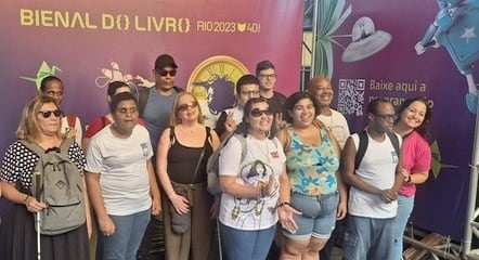 Alunos fazem visita guiada à Bienal do Livro