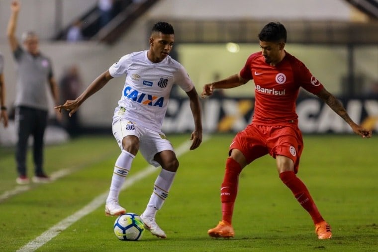 Rodrygo mostrou habilidade mas foi bem marcado