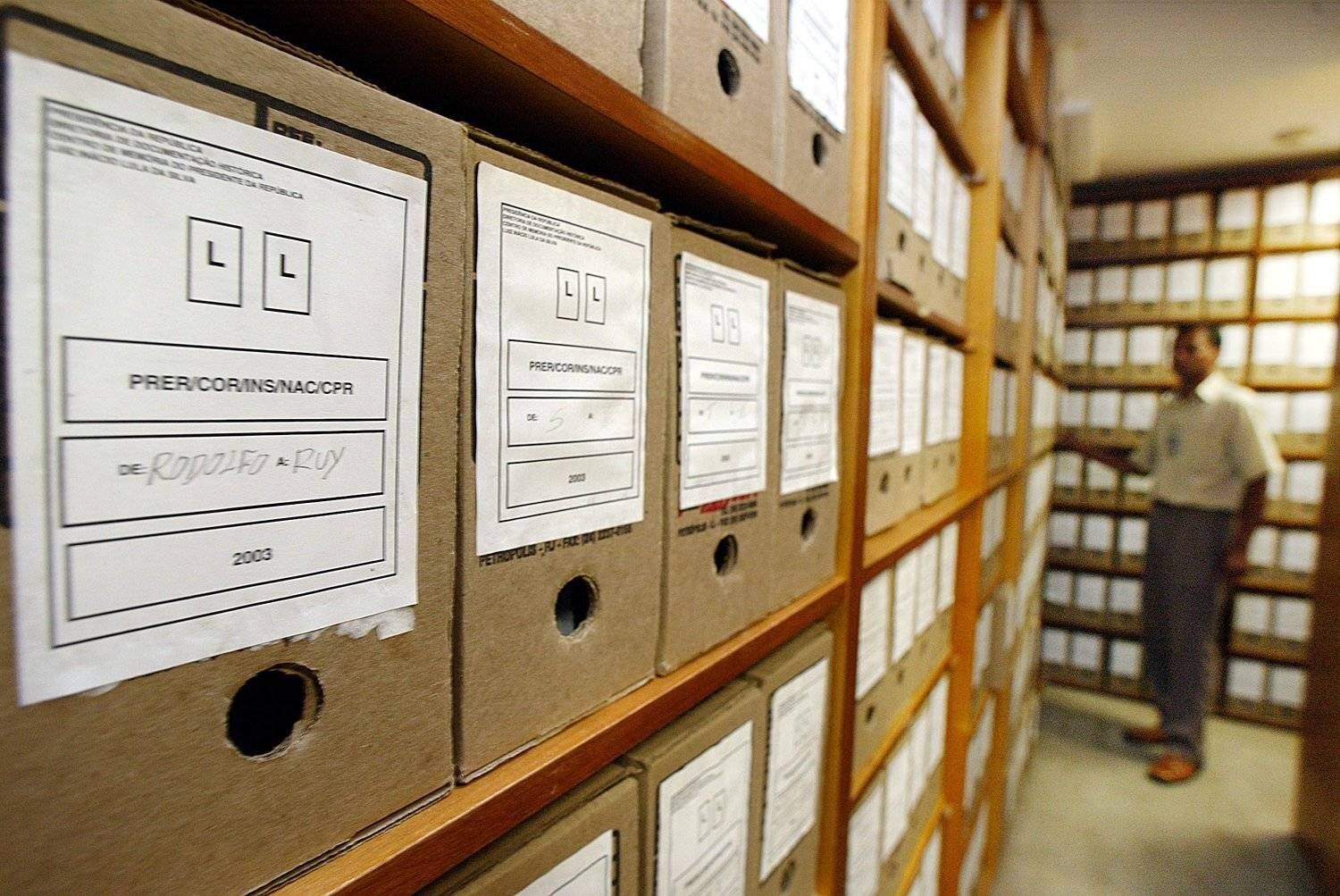 Acervo
No mesmo processo, o MPF pedia a condenação de Lula no caso do acervo presidencial, mantido em um depósito pago pela construtora OAS. Apesar disso, Moro absolveu lula dessa acusação, alegando "falta de prova suficiente da materialidade do crime"