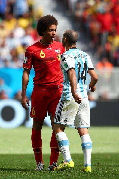 O clima ficou pesado entre Javier Mascherano e Witsel durante o primeiro tempo.