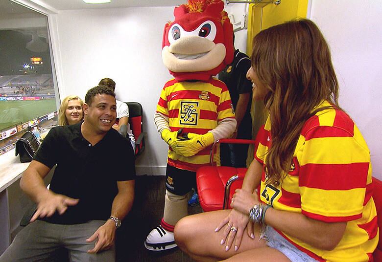 É verrrdade!
+ VÍDEO: Sabrina viaja para os EUA e conhece brasileiros que ganham a vida em Miami
+ Karina Bacchi lista dicas de "sobrevivência" para A Fazenda
+ Assista às íntegras do Programa da Sabrina no R7.com/Play!