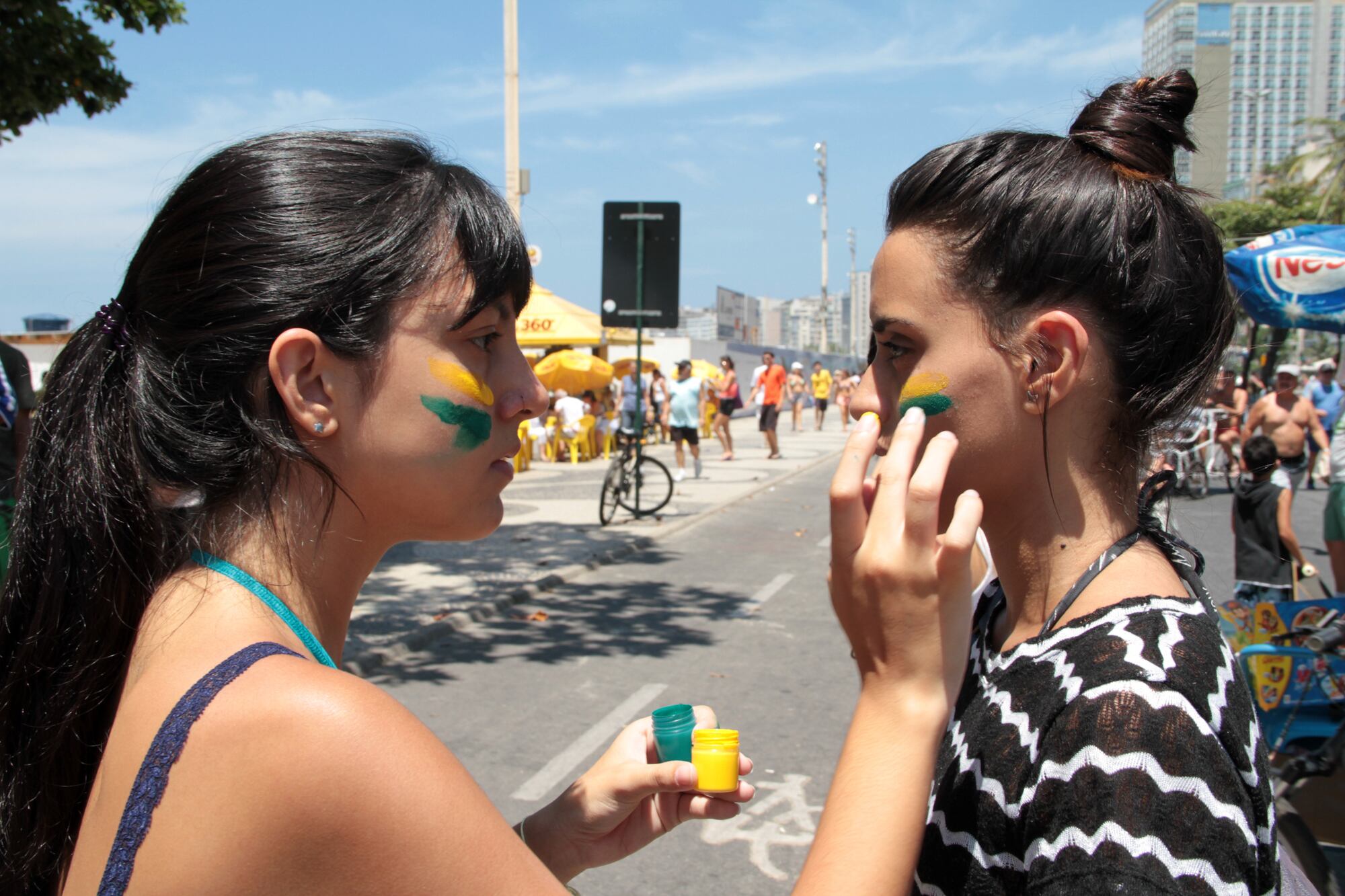 No entanto, de acordo com a Secretaria da Mesa Diretora do Senado, um processo
para a cassação do presidente deve começar com uma denúncia no Conselho de Ética
da Casa e não com um projeto de lei