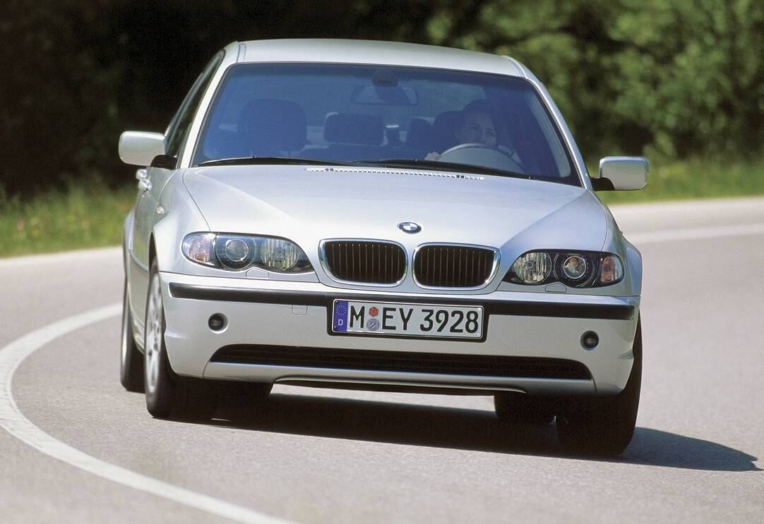 SETEMBRO — A BMW do Brasil comunicou um chamado de 3.843 unidades do sedã Série 3, fabricadas entre setembro de 1999 e janeiro de 2006, para substituição gratuita da bolsa do airbag dianteiro. De acordo com a montadora, o sistema poderia apresentar infiltração de água na caixa do gerador de gás do componente. LEIA MAIS

Saiba tudo sobre carros. Acesse R7.com/carros
