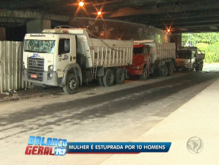 A mulher de 37 anos diz ter ficado tonta e perdido a consciência após tomar a bebida. Quando voltou a si, ela percebeu que estava embaixo de um viaduto em São Conrado e dentro de um caminhão cercada por cinco ou seis homens nus. De acordo com ela, do lado de fora tinha mais quatro homens, também nus, e todos abusaram dela de alguma forma. A vítima conseguiu convencer os homens a liberarem ela, mas quando desceu do veículo, foi obrigada a fazer sexo com mais um homem