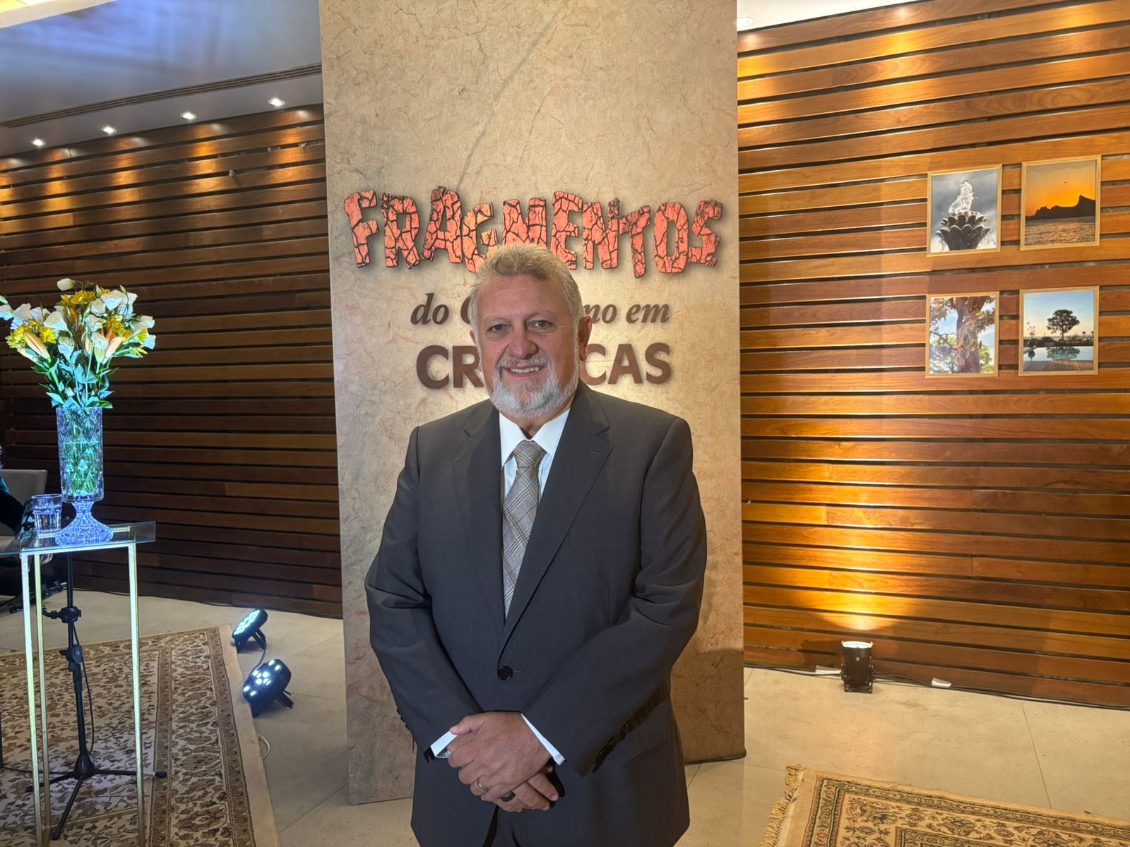 Presidente da Caixa, Carlos Vieira lançou livro nesta quarta-feira