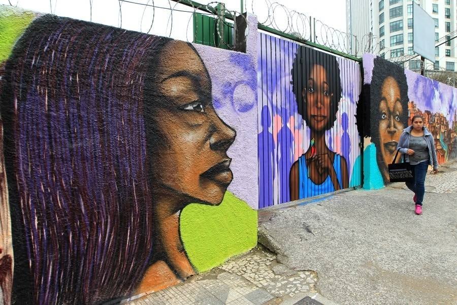 Encomendado pelo TJ-SP (Tribunal de Justiça de São Paulo), o Projeto Arte Grafite é obra de Aleksandro Reis e dos artistas do Grupo Opni. O mural foi inaugurado após cerimônia do TJ-SP