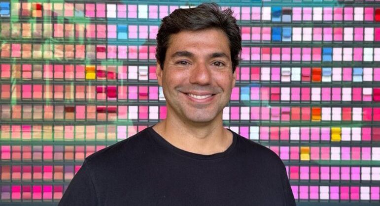 Felipe Bronze comanda o reality Top Chef Brasil na tela da Record TV