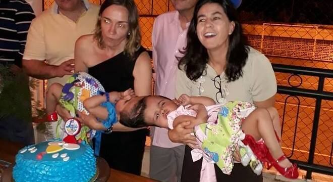 As gêmeas Ysadora e Maria Ysabelle antes da cirurgia de separação