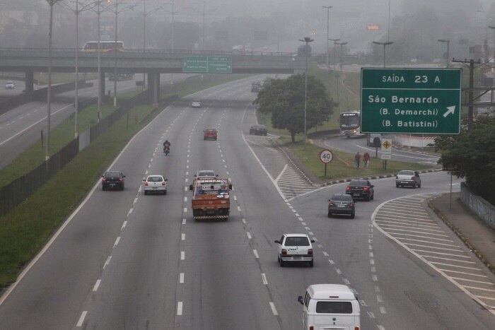 Anchieta seguia sem dificuldades, mas com operação por causa da neblina