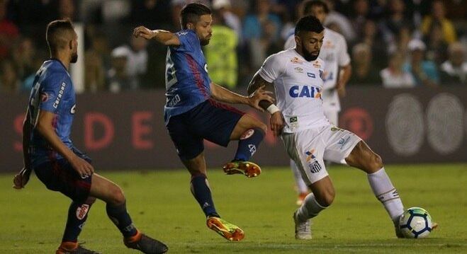 Santos e Flamengo (de azul) fizeram jogo ruim na Vila Belmiro