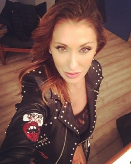 Aos 49 anos, Sabrina Salerno esbanja um corpo de dar inveja