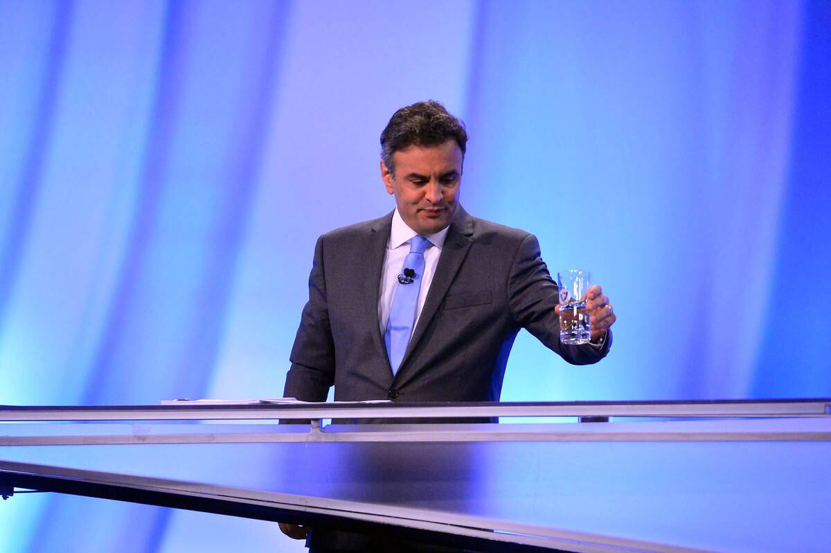 Após o debate da TV Record, o tucano disse ainda que "sabemos que o Brasil não seria o Brasil de hoje se não fosse o governo FHC. Mas quero ser o presidente do futuro, de um governo que tenha capacidade de reconhecer, inclusive, os êxitos desse governo. Não considero todos os projetos propriedades privadas de quem quer que seja". Leia mais