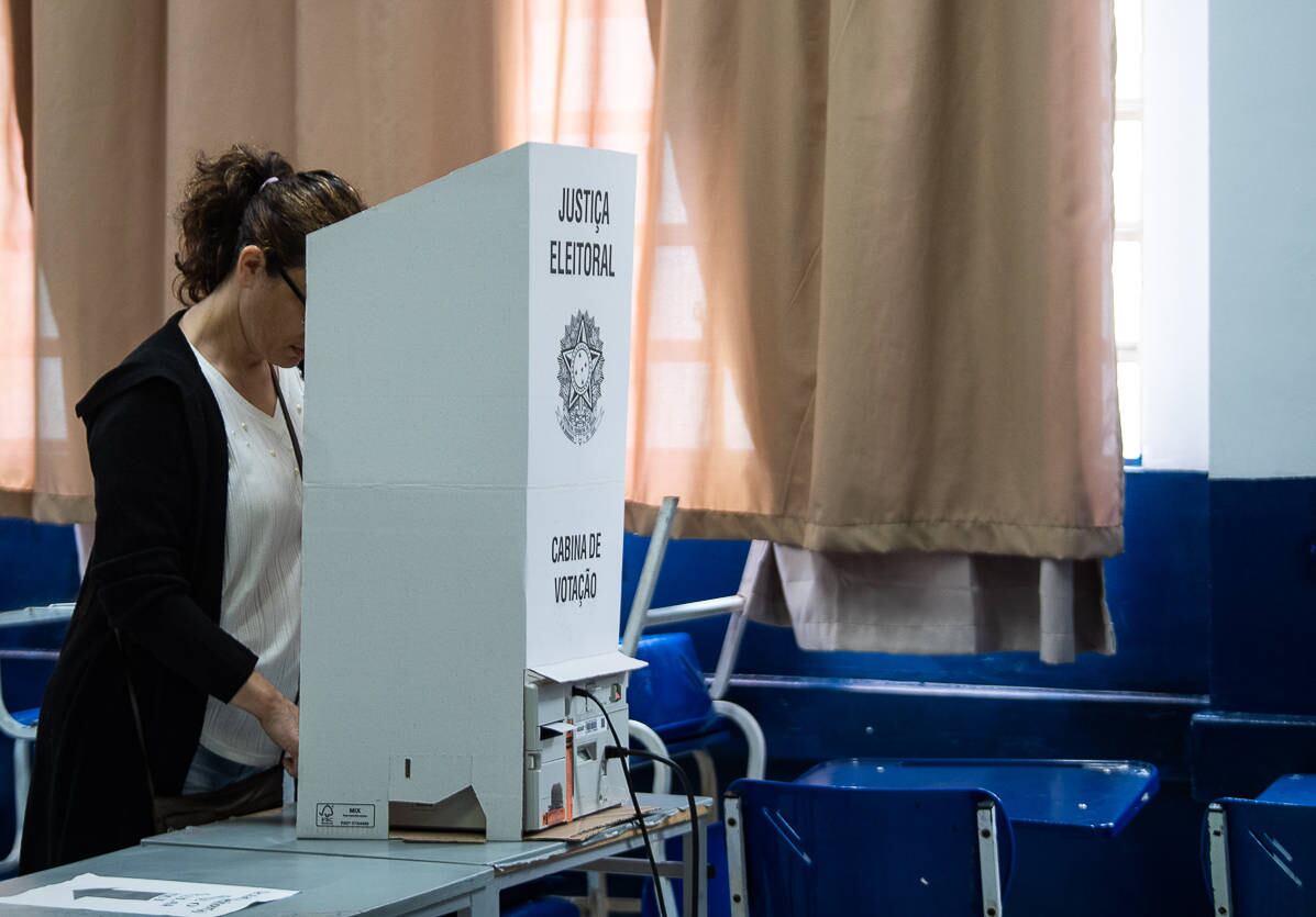São Paulo, SP - 02.10.2022 - Eleições 2022, 1º Turno - Eleitores nas enfrentam longas filas para votar neste primeiro turno das eleições 2022. Foto Edu Garcia/R7