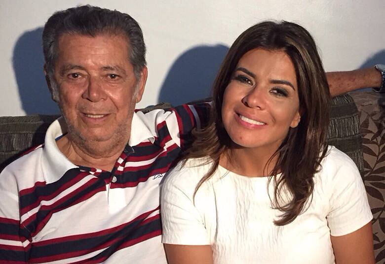 Uma semana após sua eliminação, o Domingo Show organizou o reencontro de Mara com seu pai. Depois de 16 anos de muitas brigas e polêmicas, a cantora foi até a Bahia para a reconciliação
+ Campeão Douglas Sampaio lista melhores momentos do reality show
+ Thiago Servo confirma em entrevista exclusiva ao R7: "Ana Paula vai ser a mulher da minha vida!"
+ Douglas sobre dar dinheiro a Rayanne: "Agora ela está contratada pela Record, mas vou sempre ajudá-la"