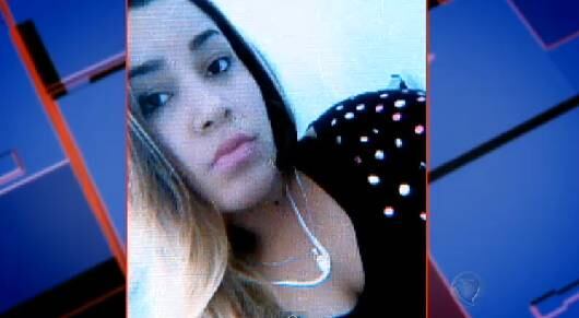 Tudo
começou quando Nayla Gabriela, de 18 anos, encontrou uma troca de mensagens
carinhosas entre o namorado, Abraham, e a adolescente de 15 anos. Para se
vingar, ela se passou pelo garoto e marcou um encontro