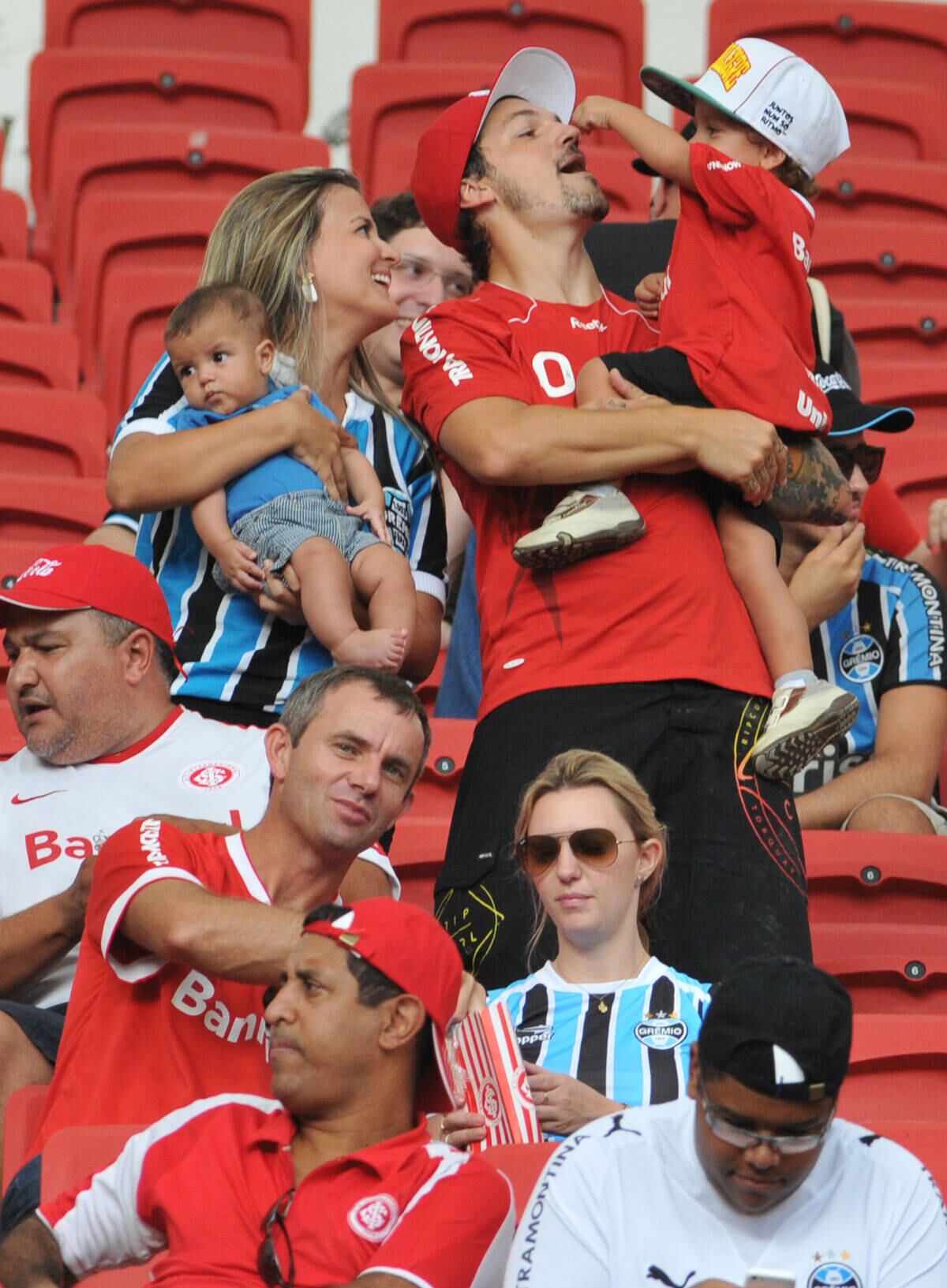 Torcedores de Inter e Grêmio acompanharam jogo juntos